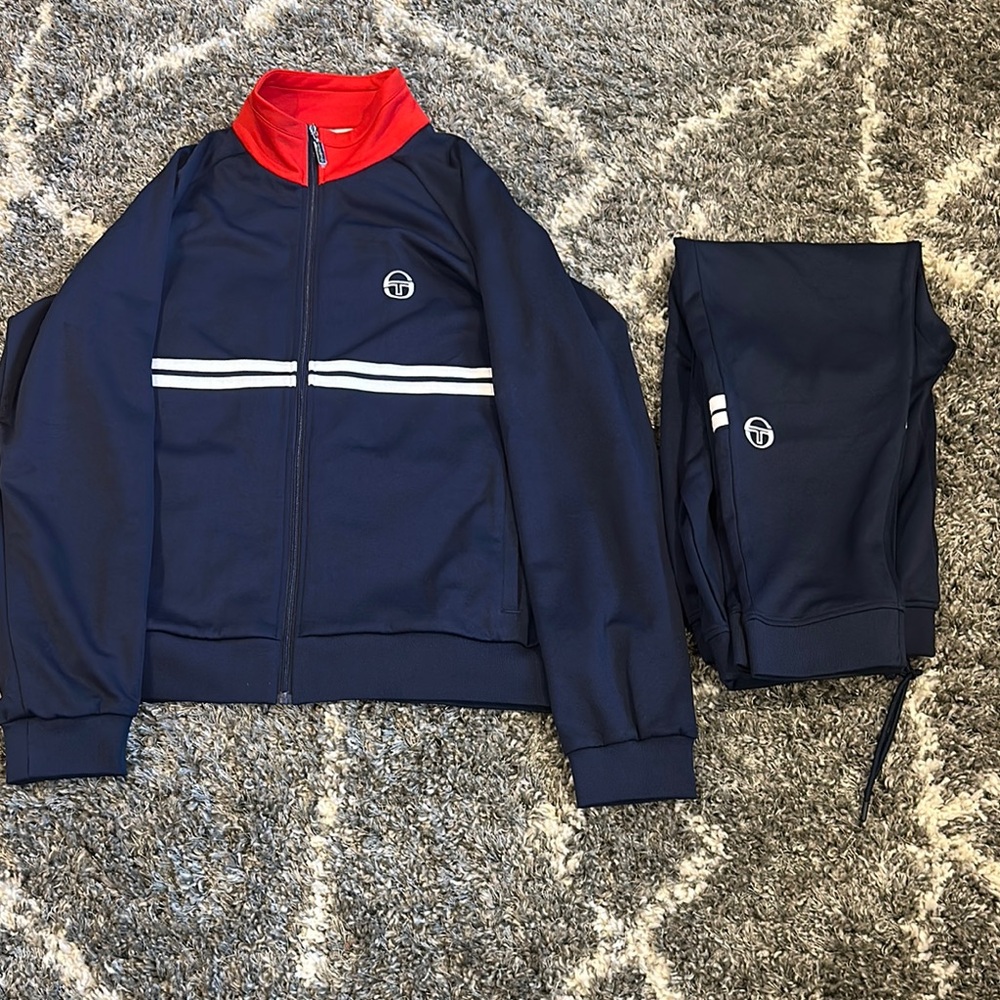 Mens Navy and Red Jacket & Pants Set 
Pants and jacket size 2XL
T-Shirt size 3XL